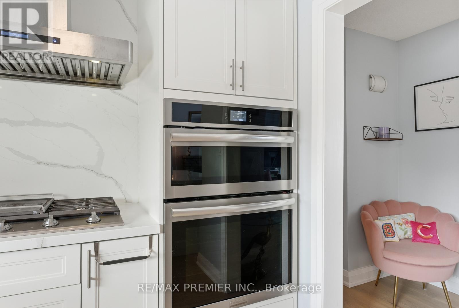 368 Lees Lane, Oakville, Ontario  L6L 4S5 - Photo 11 - W12896508