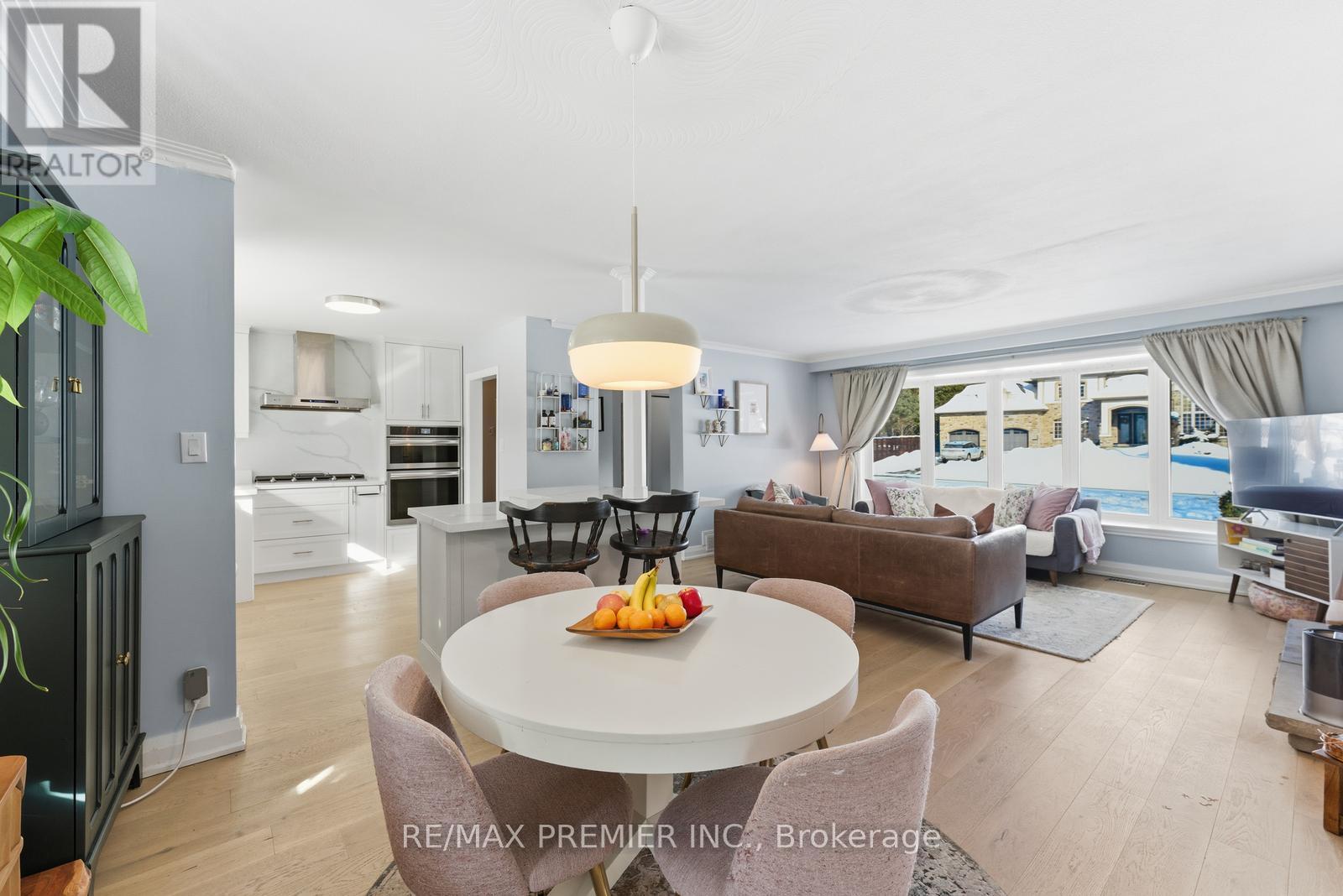 368 Lees Lane, Oakville, Ontario  L6L 4S5 - Photo 17 - W12896508