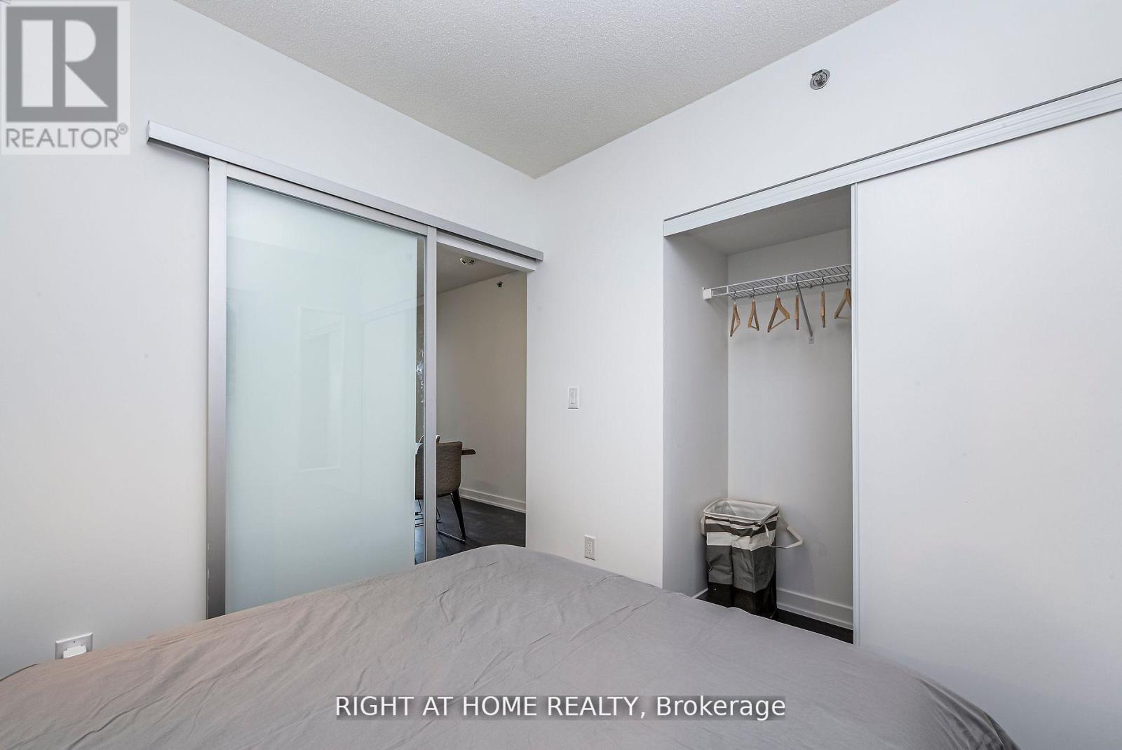 B816 - 3200 Dakota Common Way, Burlington, Ontario  L7M 0H4 - Photo 4 - W12906748