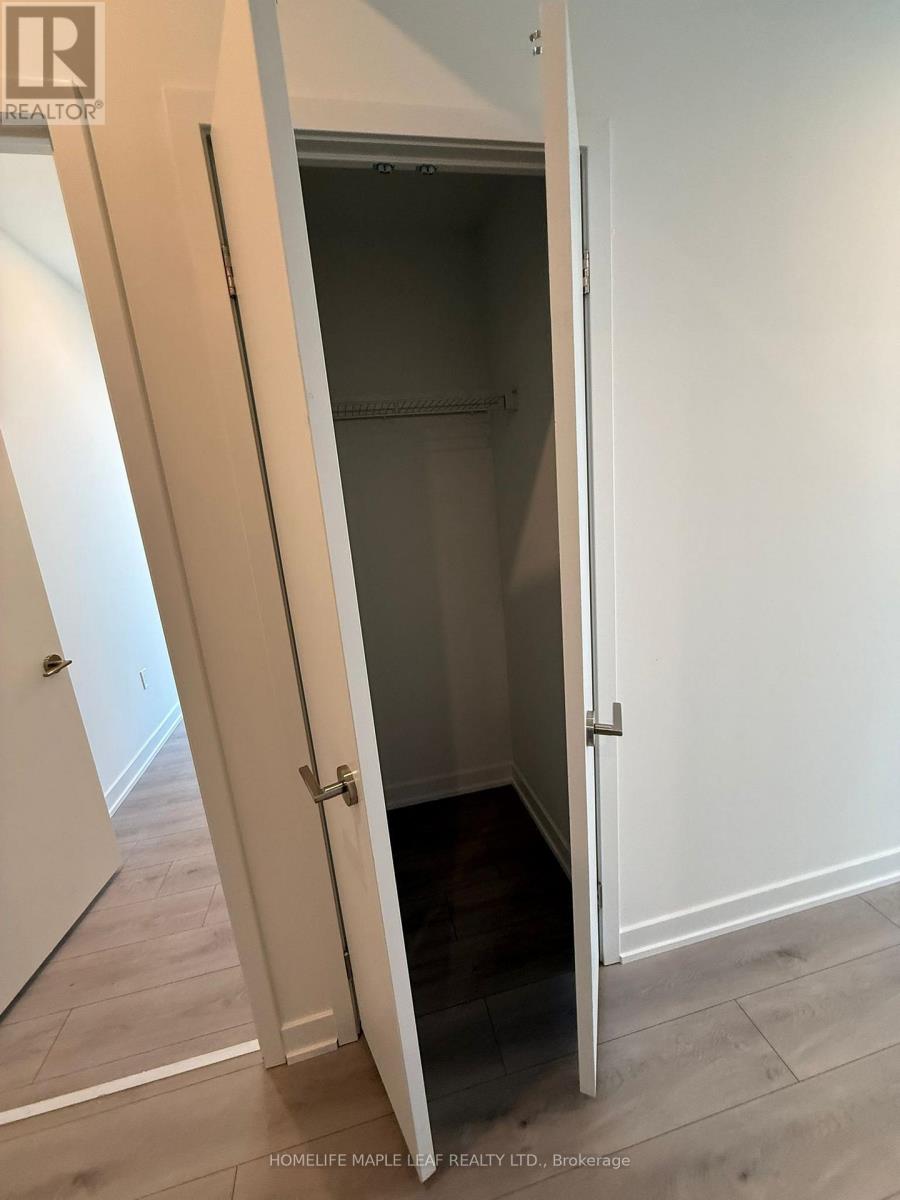 1904 - 1 Fairview Road E, Mississauga, Ontario  L5A 4C6 - Photo 12 - W12906786