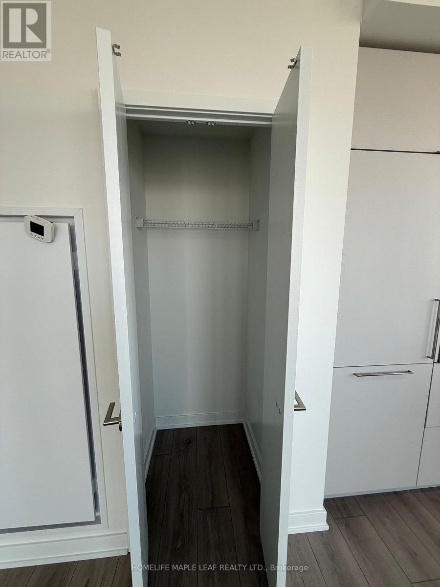 1904 - 1 Fairview Road E, Mississauga, Ontario  L5A 4C6 - Photo 13 - W12906786