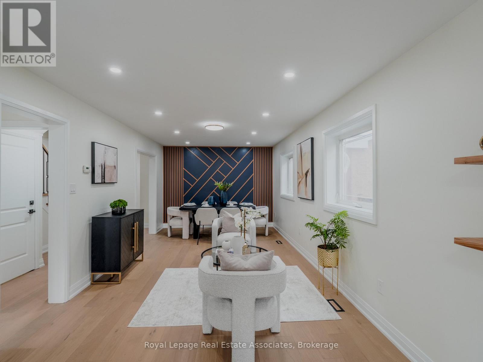 191 Genesee Drive, Oakville, Ontario L6H 5Y7 - Photo 4 - W12906812