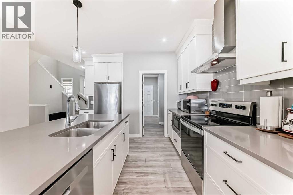 240 Creekstone Row SW, Calgary, Alberta  T2X 4Y5 - Photo 5 - A2285154