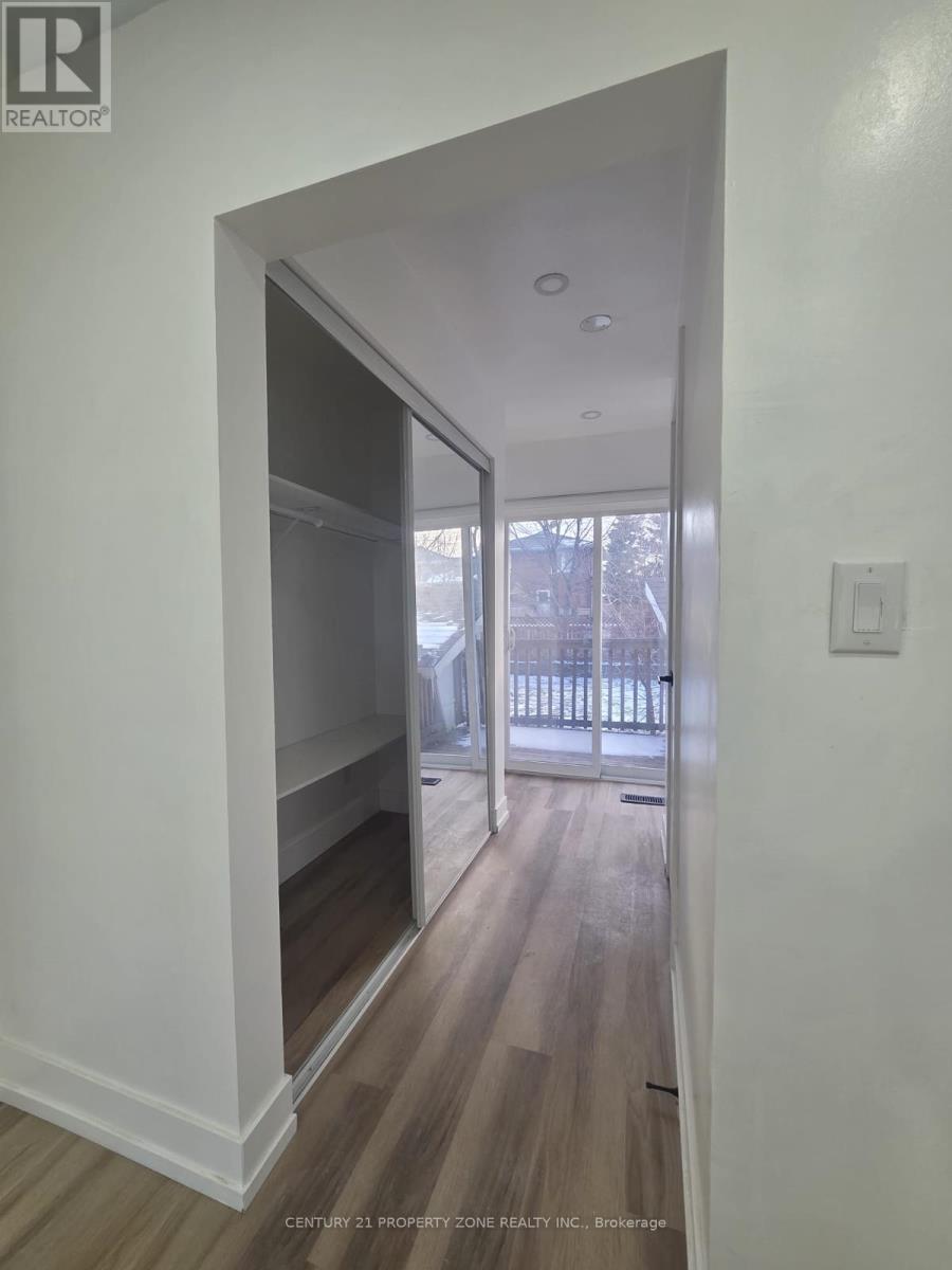 82 Roy Drive, Mississauga, Ontario  L5M 1A7 - Photo 7 - W12905346