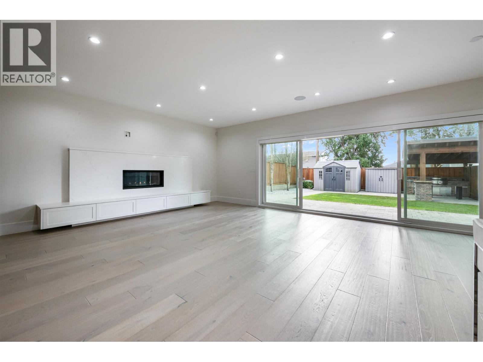 6220 Lochdale Street, Burnaby, British Columbia  V5B 2M5 - Photo 5 - R3094939