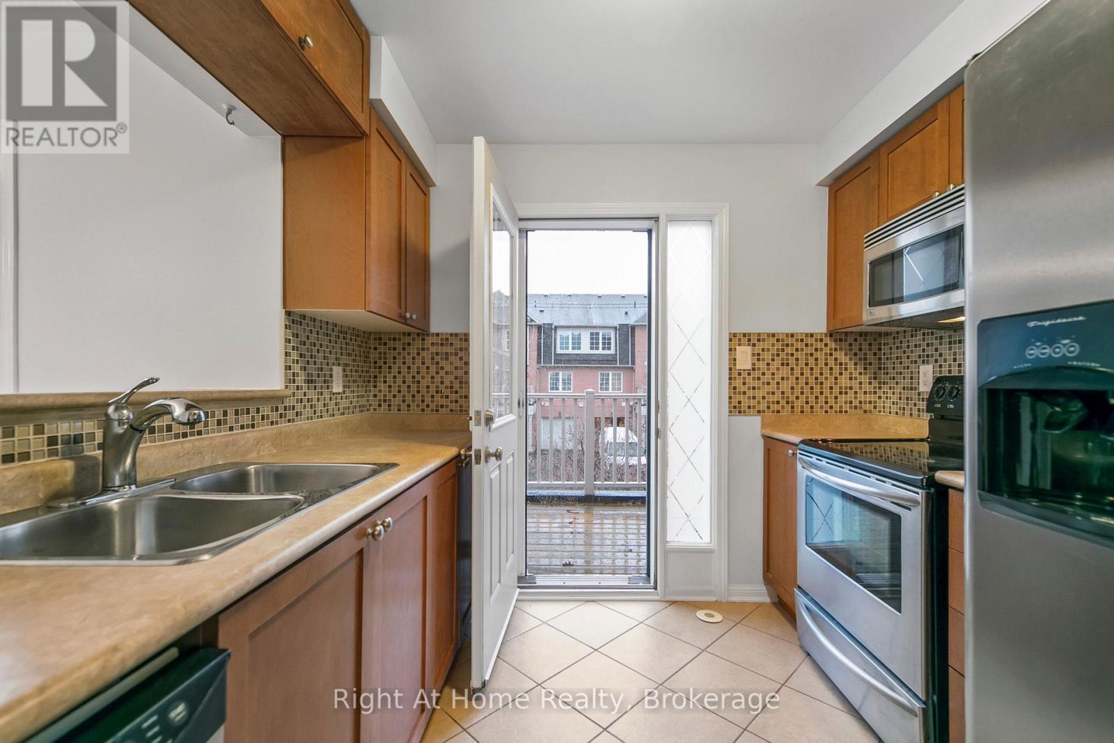 650 Frank Place, Milton, Ontario  L9T 0P8 - Photo 8 - W12754344