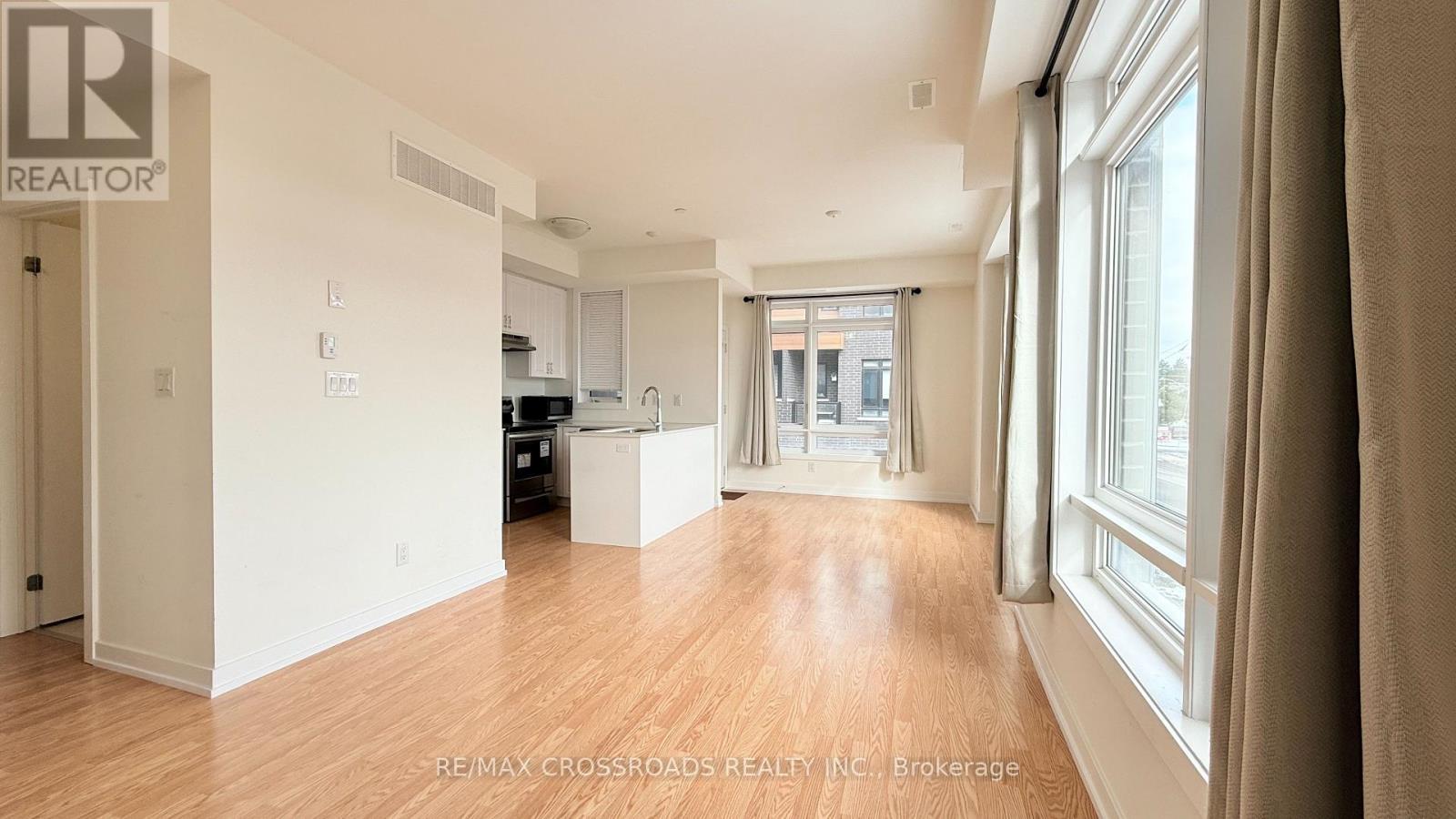 102 - 370 D Red Maple Road, Richmond Hill, Ontario  L4C 6P5 - Photo 2 - N12906818