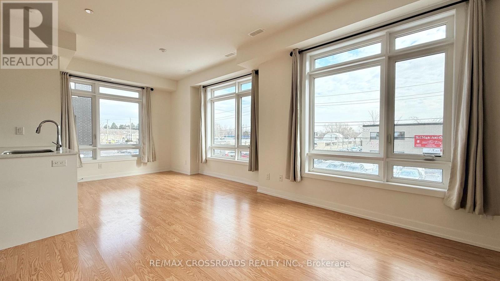 102 - 370 D Red Maple Road, Richmond Hill, Ontario  L4C 6P5 - Photo 3 - N12906818