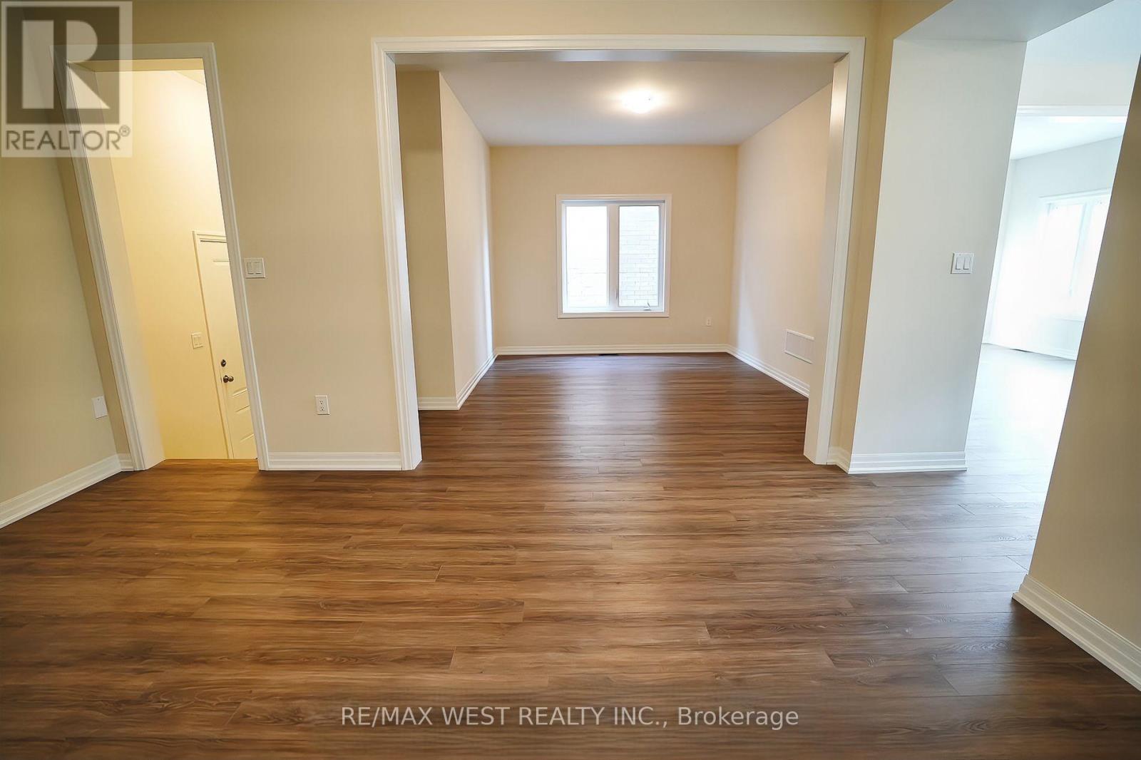 7 Stennett Drive, Georgina, Ontario  L4P 0J4 - Photo 11 - N12906834