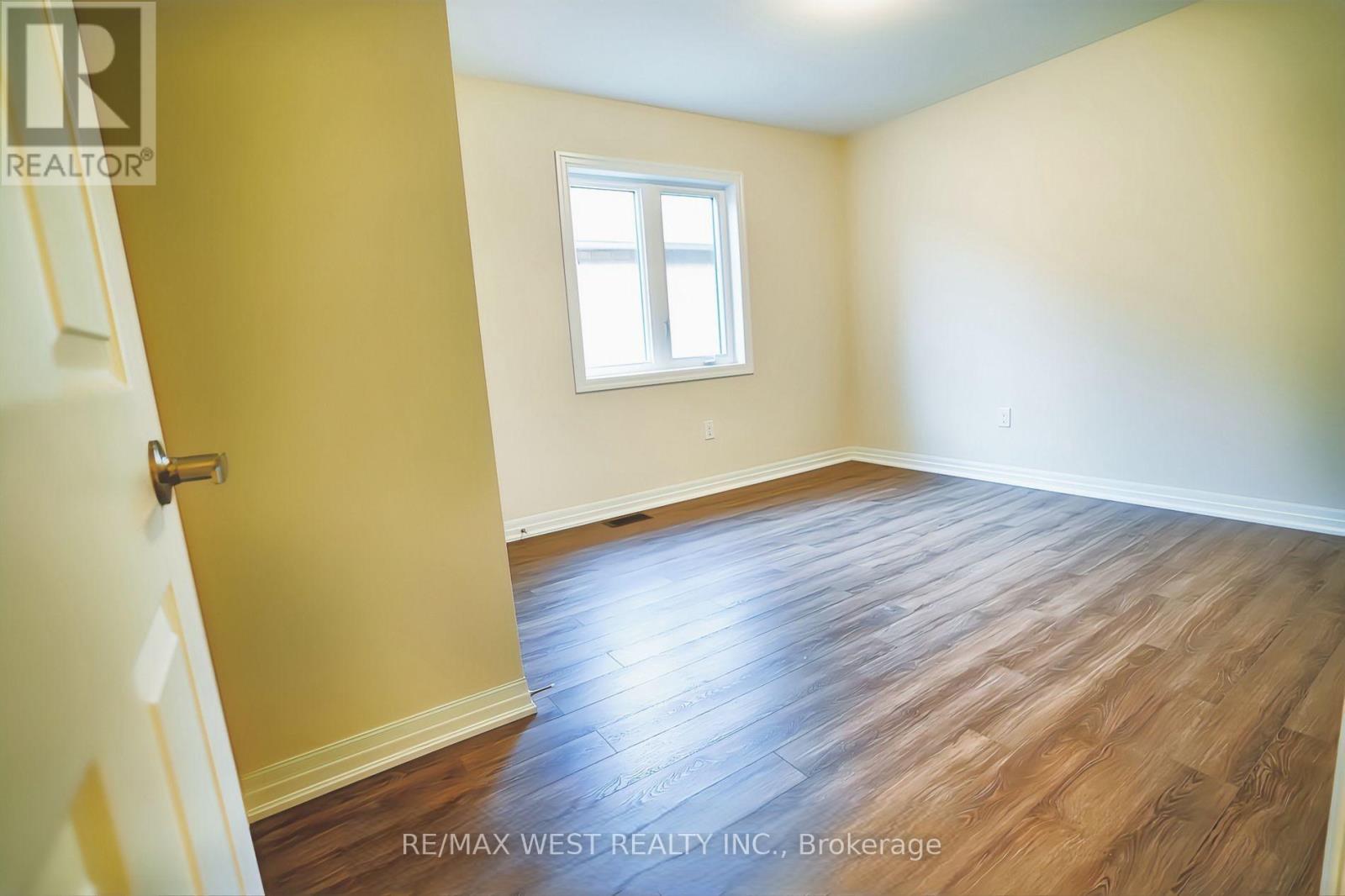 7 Stennett Drive, Georgina, Ontario  L4P 0J4 - Photo 17 - N12906834