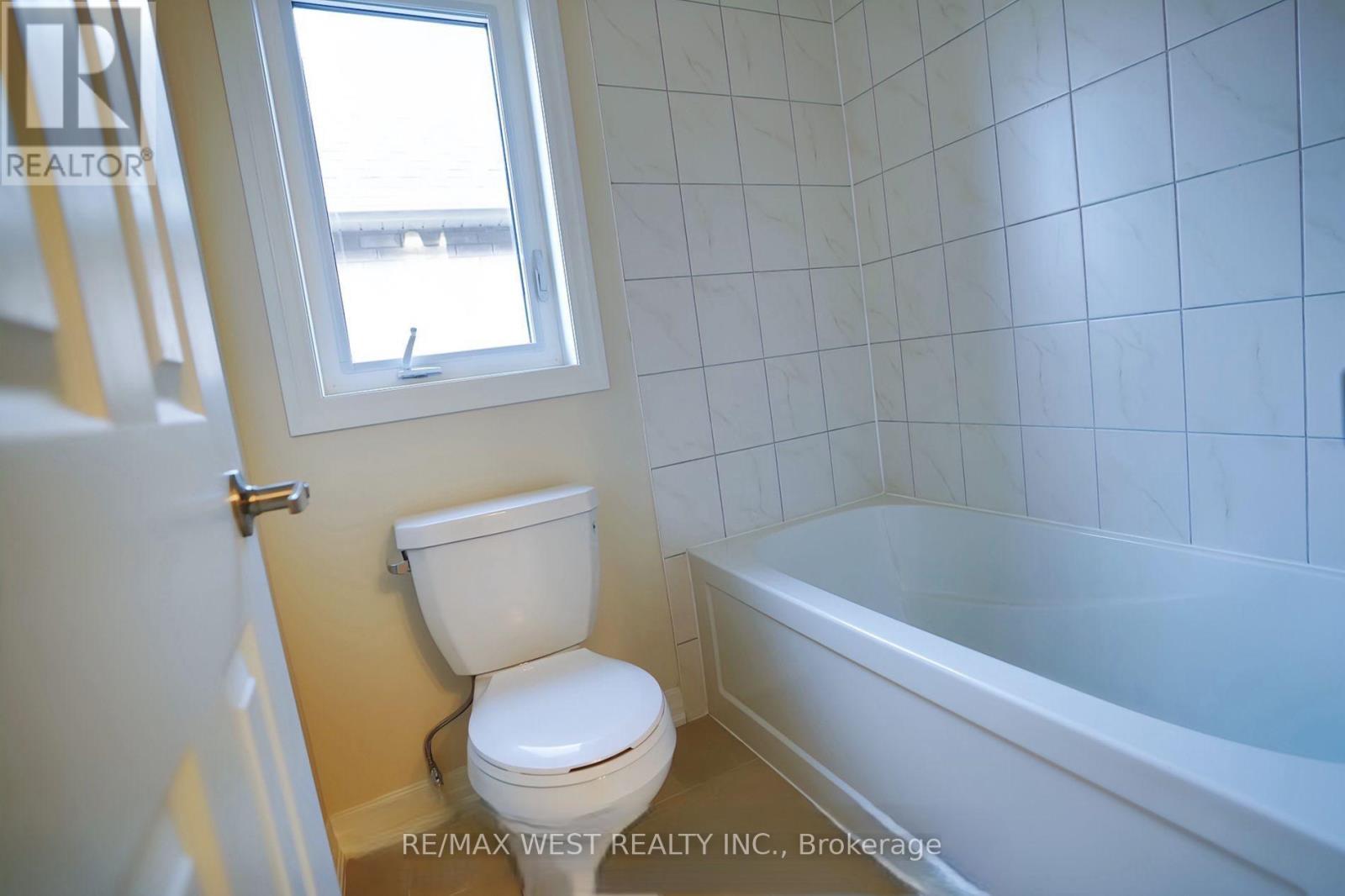 7 Stennett Drive, Georgina, Ontario  L4P 0J4 - Photo 19 - N12906834