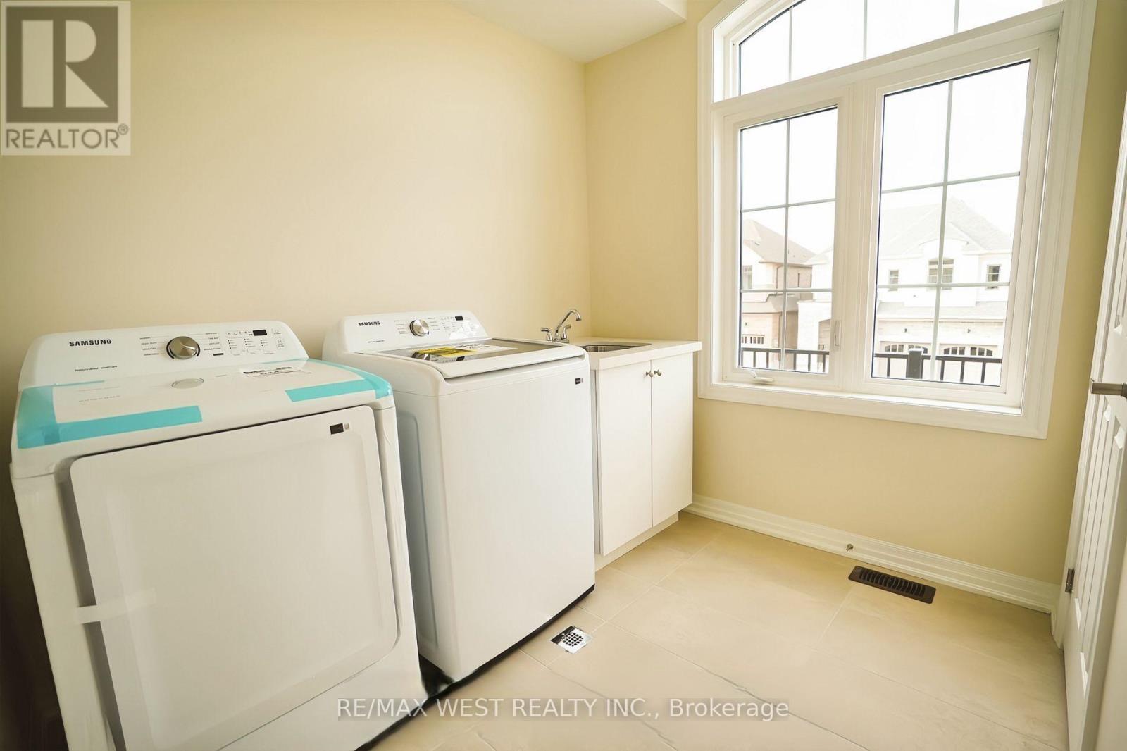 7 Stennett Drive, Georgina, Ontario  L4P 0J4 - Photo 30 - N12906834