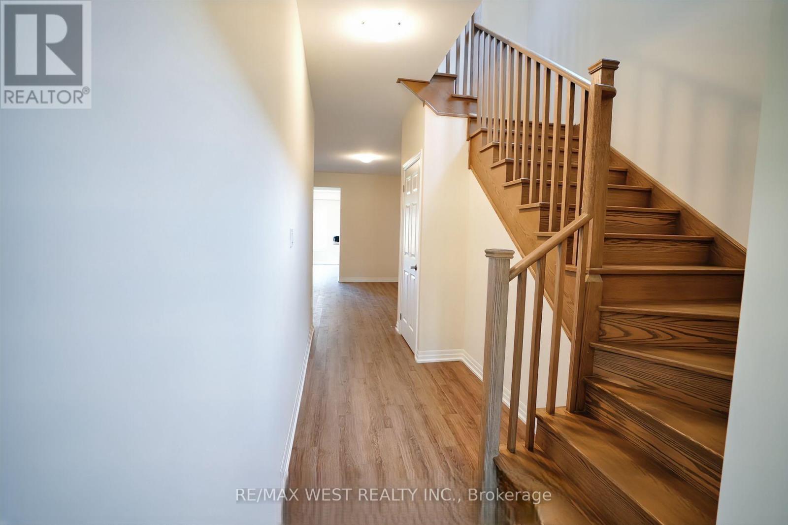 7 Stennett Drive, Georgina, Ontario  L4P 0J4 - Photo 5 - N12906834