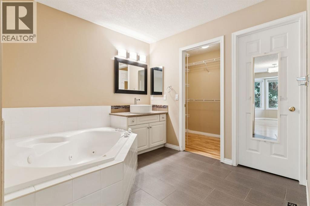 363 Prominence Heights Sw, Calgary, Alberta  T3H 2Z6 - Photo 17 - A2294438