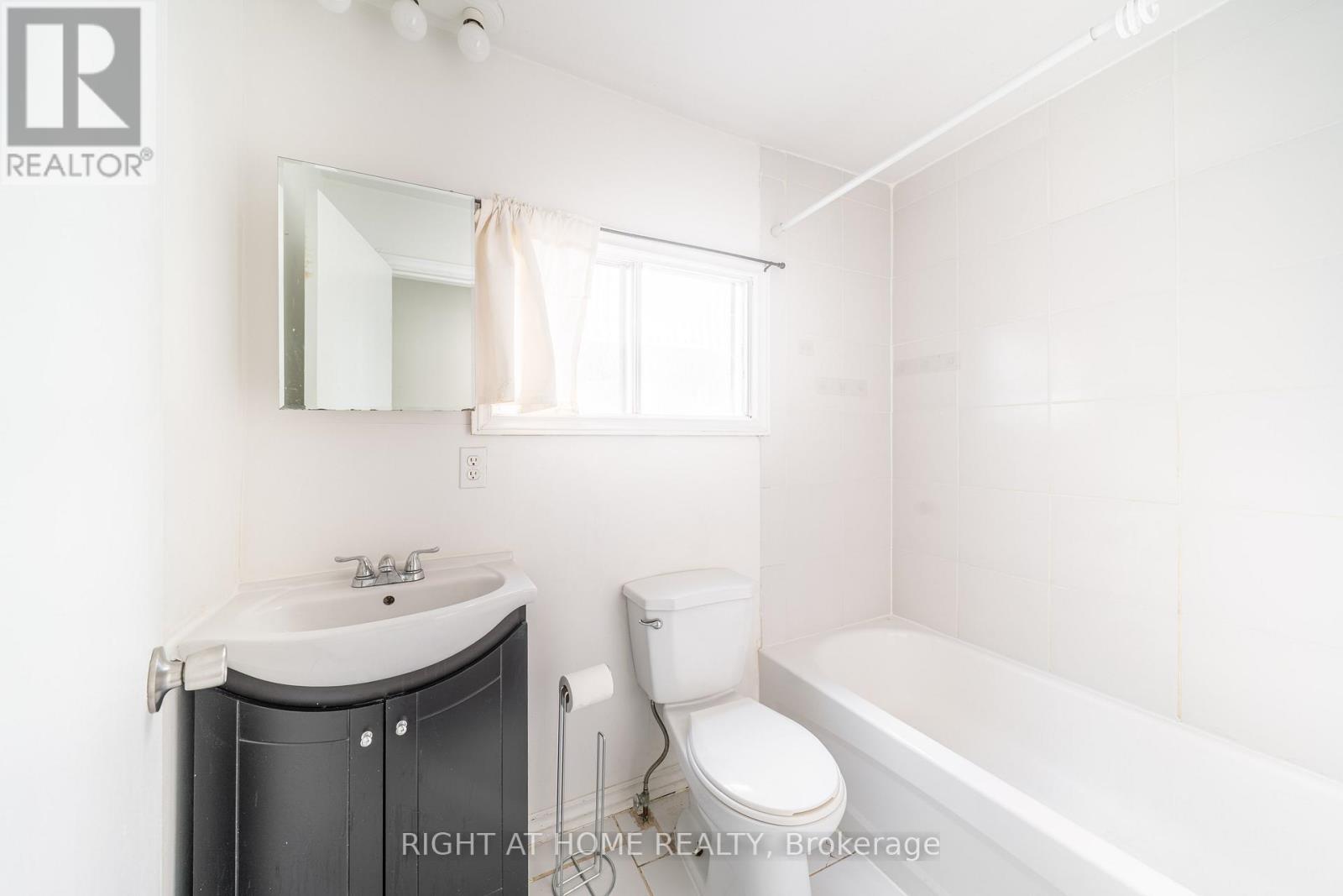 1059 Bathurst Street, Toronto, Ontario  M5R 3G8 - Photo 11 - C12906848