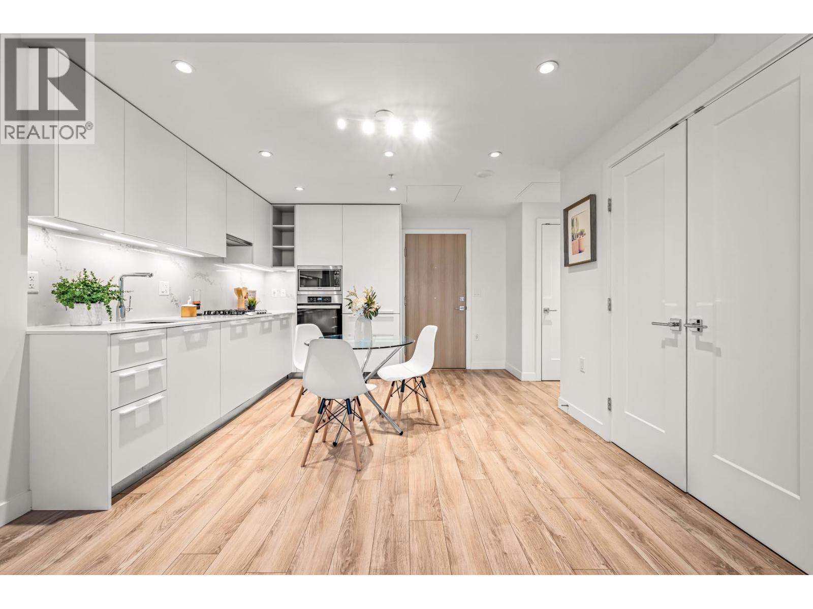 1608 6699 Dunblane Avenue, Burnaby, British Columbia  V5H 0J8 - Photo 2 - R3100724