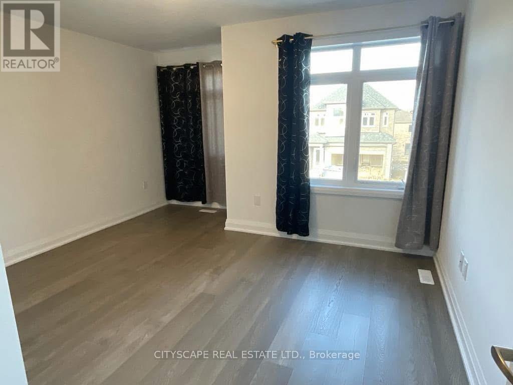 15 BARNYARD TRAIL, Barrie, Ontario