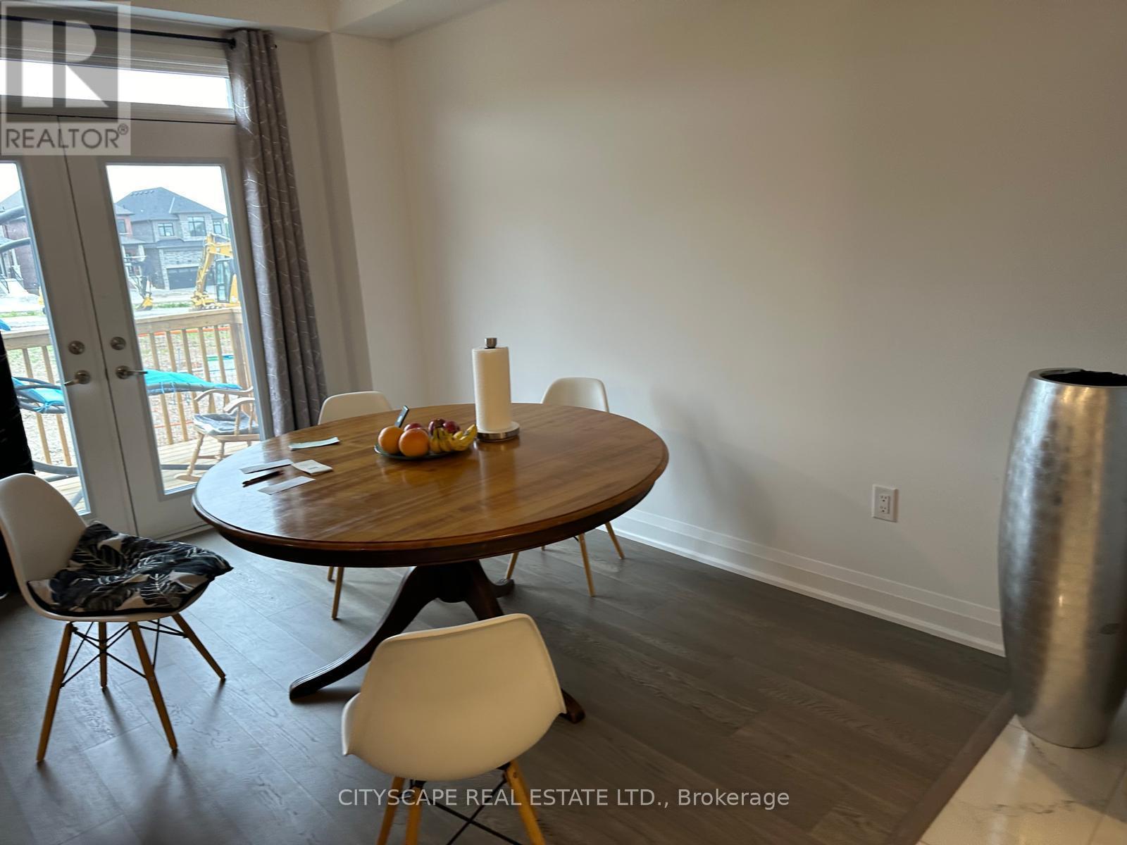 15 Barnyard Trail, Barrie, Ontario  L9J 0Y1 - Photo 13 - S12906850