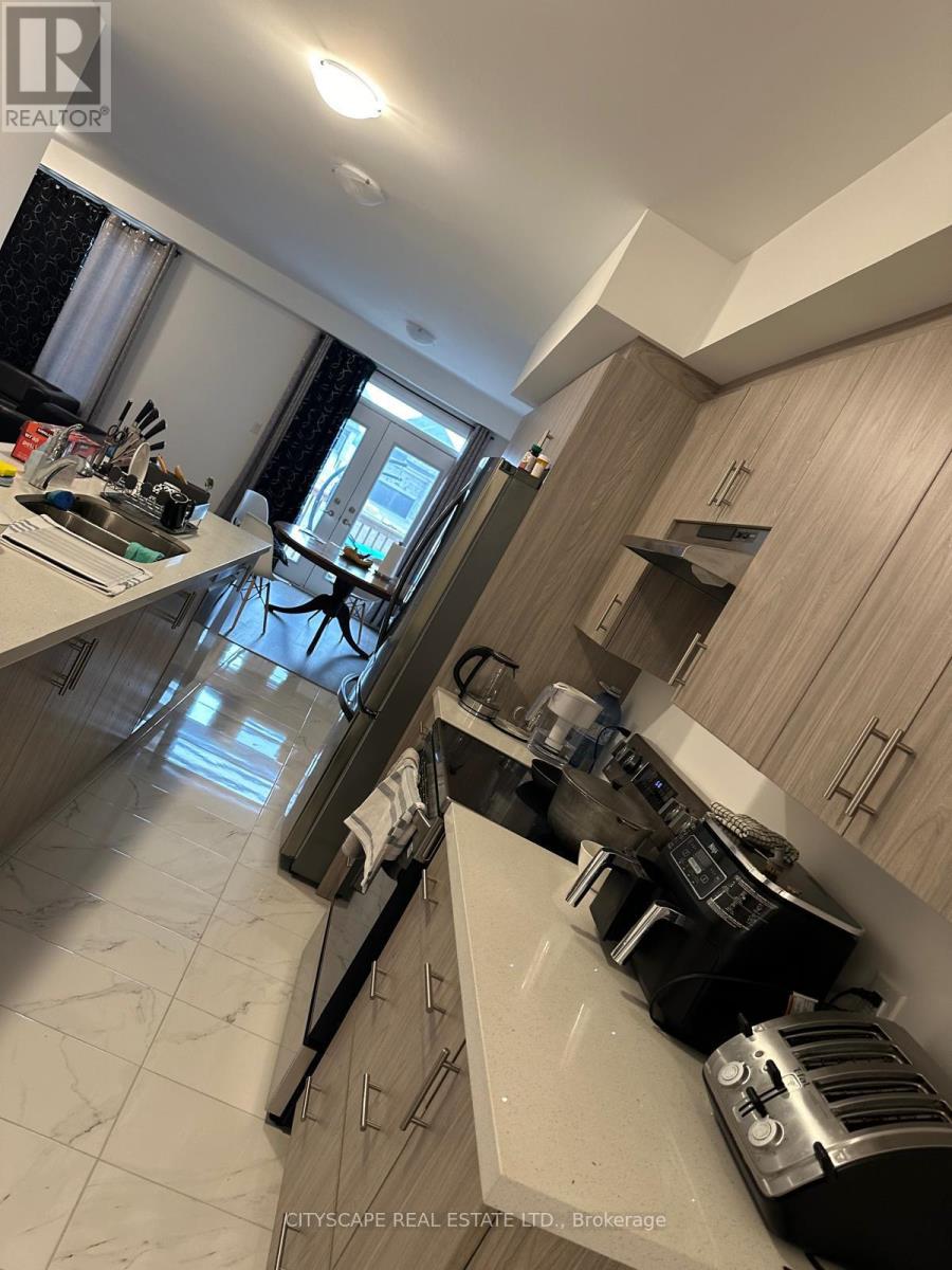 15 Barnyard Trail, Barrie, Ontario  L9J 0Y1 - Photo 19 - S12906850