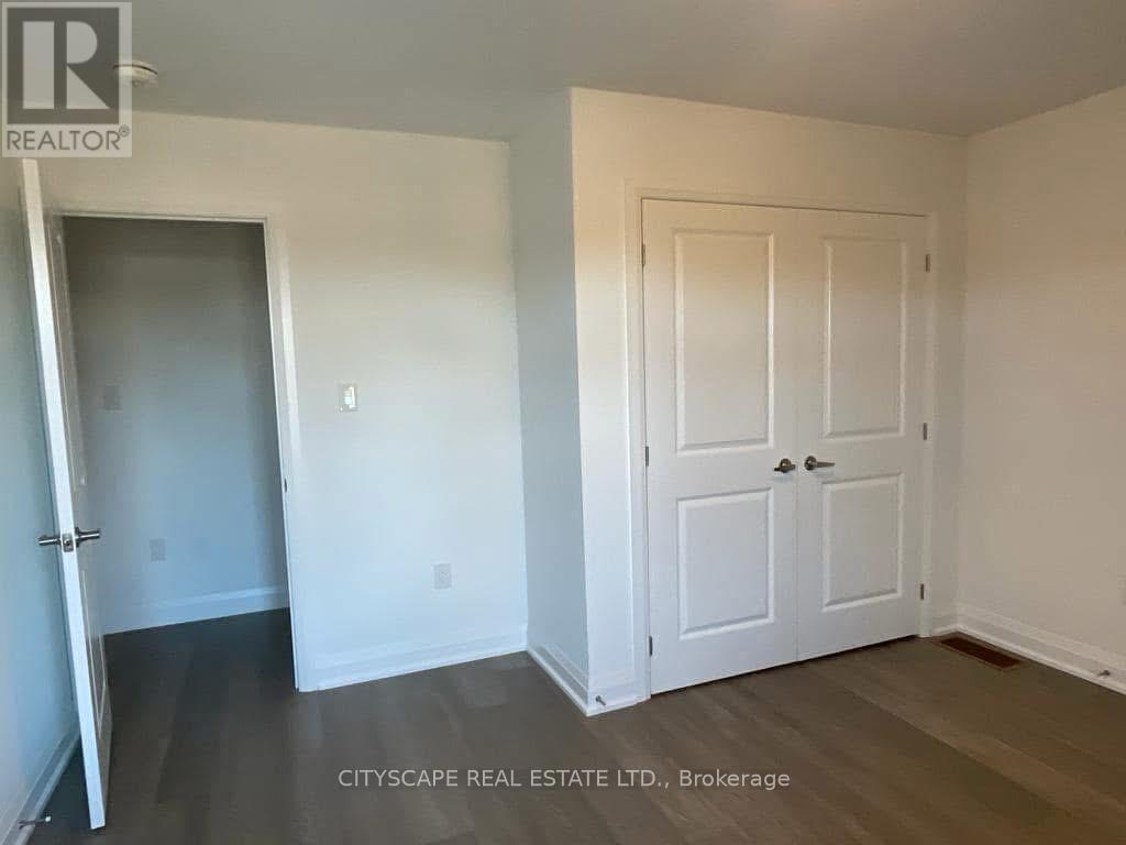 15 Barnyard Trail, Barrie, Ontario  L9J 0Y1 - Photo 2 - S12906850