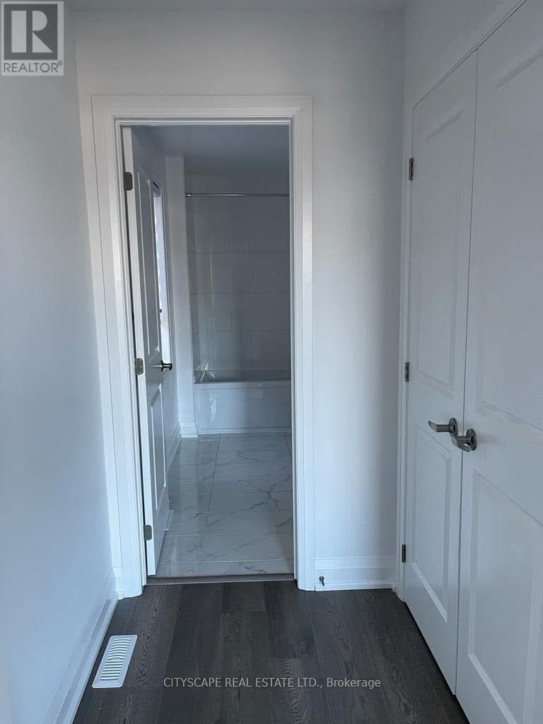 15 Barnyard Trail, Barrie, Ontario  L9J 0Y1 - Photo 3 - S12906850