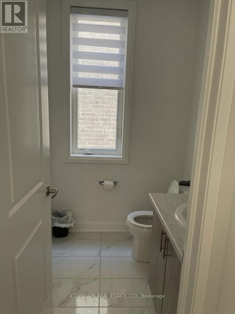 15 Barnyard Trail, Barrie, Ontario  L9J 0Y1 - Photo 4 - S12906850