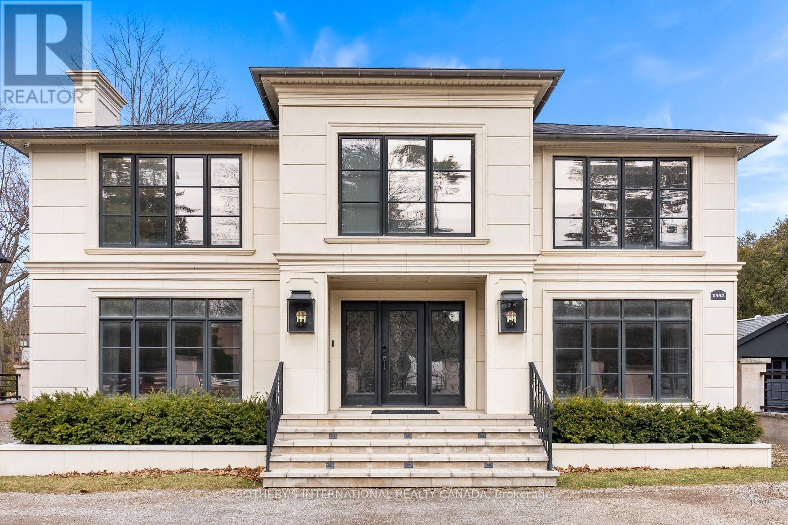 1347 QUEEN VICTORIA AVENUE, Mississauga, Ontario