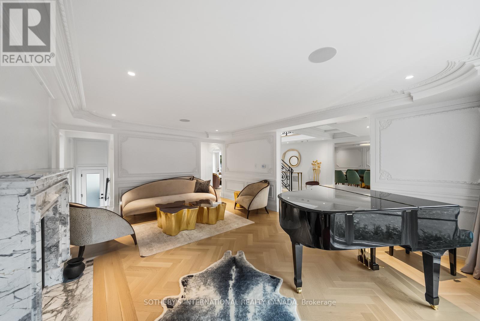 1347 Queen Victoria Avenue, Mississauga, Ontario  L5N 3N2 - Photo 13 - W12906842