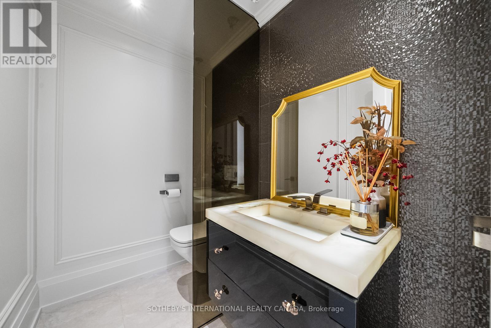 1347 Queen Victoria Avenue, Mississauga, Ontario  L5N 3N2 - Photo 26 - W12906842