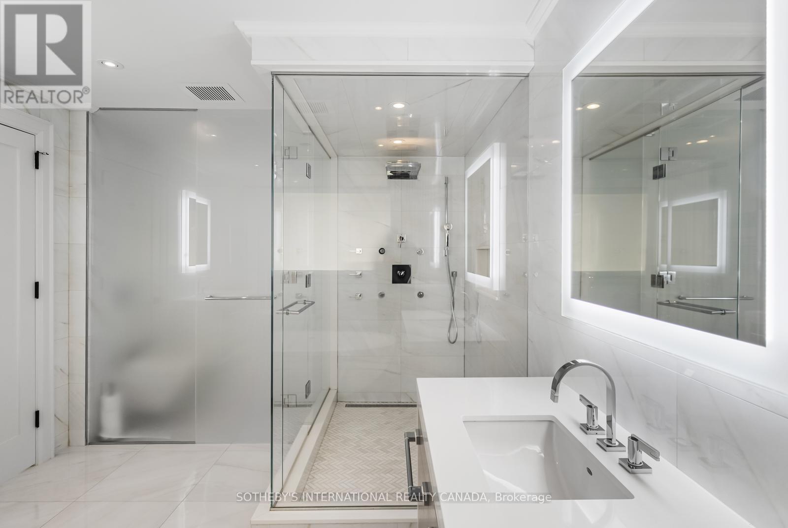 1347 Queen Victoria Avenue, Mississauga, Ontario  L5N 3N2 - Photo 35 - W12906842