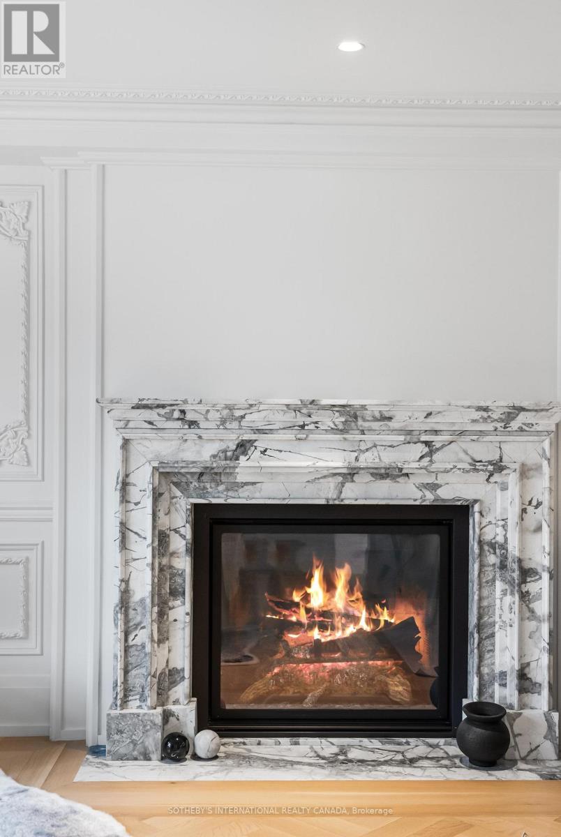 1347 Queen Victoria Avenue, Mississauga, Ontario  L5N 3N2 - Photo 8 - W12906842