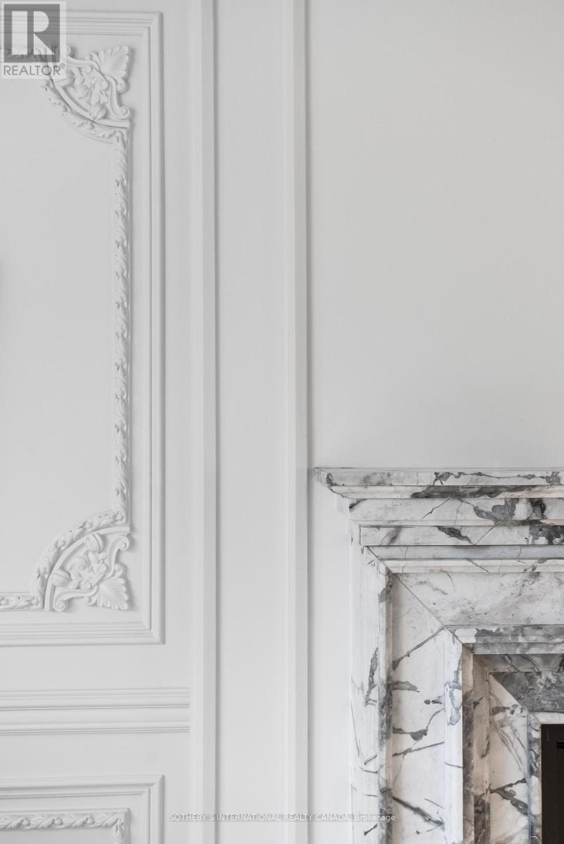 1347 Queen Victoria Avenue, Mississauga, Ontario  L5N 3N2 - Photo 9 - W12906842