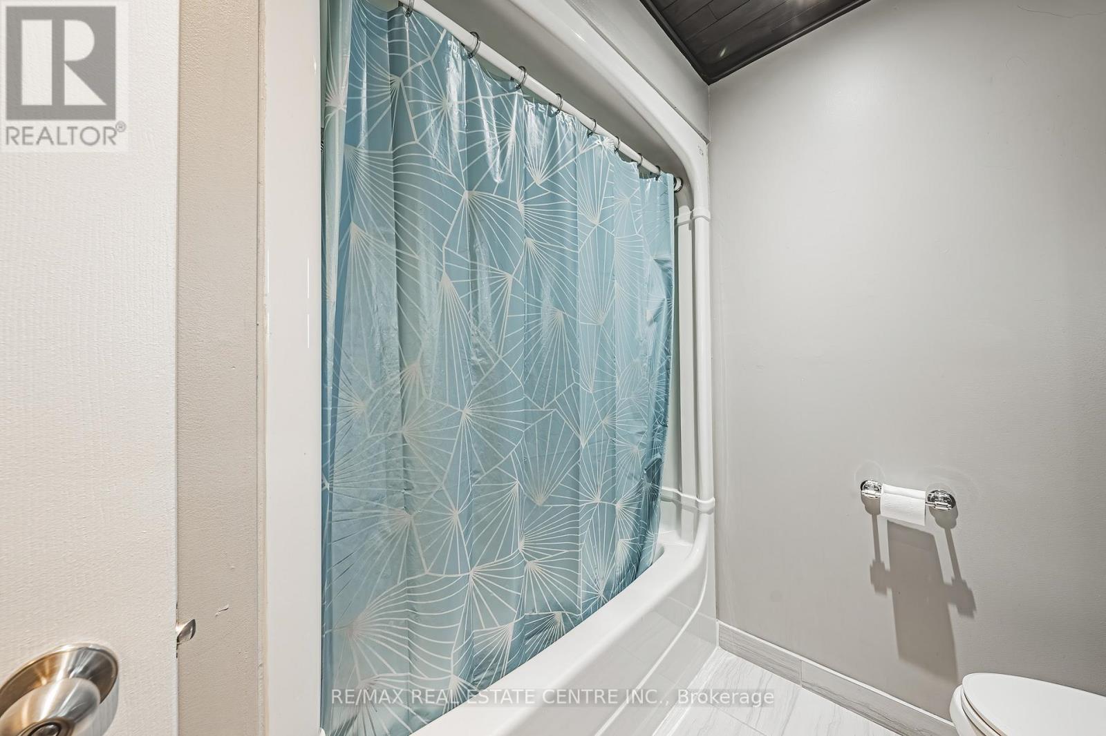 3 - 266 Limeridge Road E, Hamilton, Ontario  L9A 2S7 - Photo 22 - X12906856