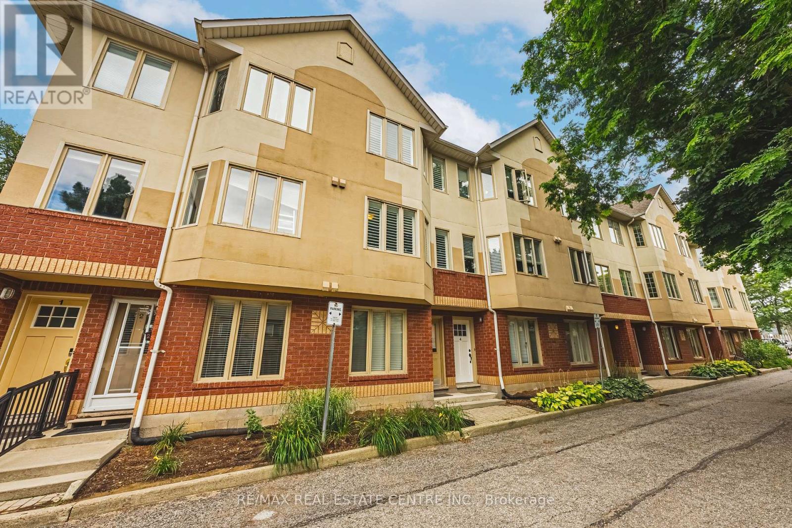 3 - 266 Limeridge Road E, Hamilton, Ontario  L9A 2S7 - Photo 3 - X12906856