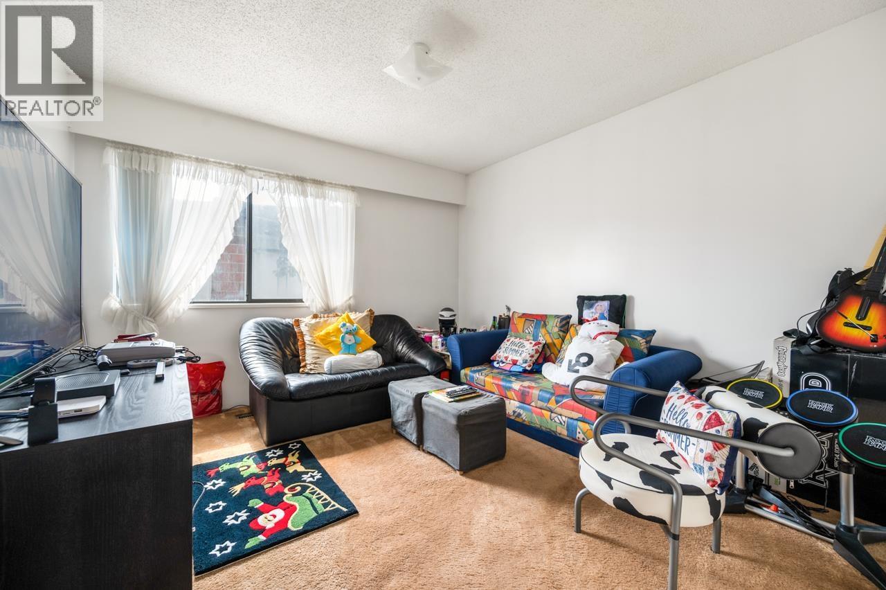 10613 Yarmish Drive, Richmond, British Columbia  V7E 5E6 - Photo 5 - R3044980