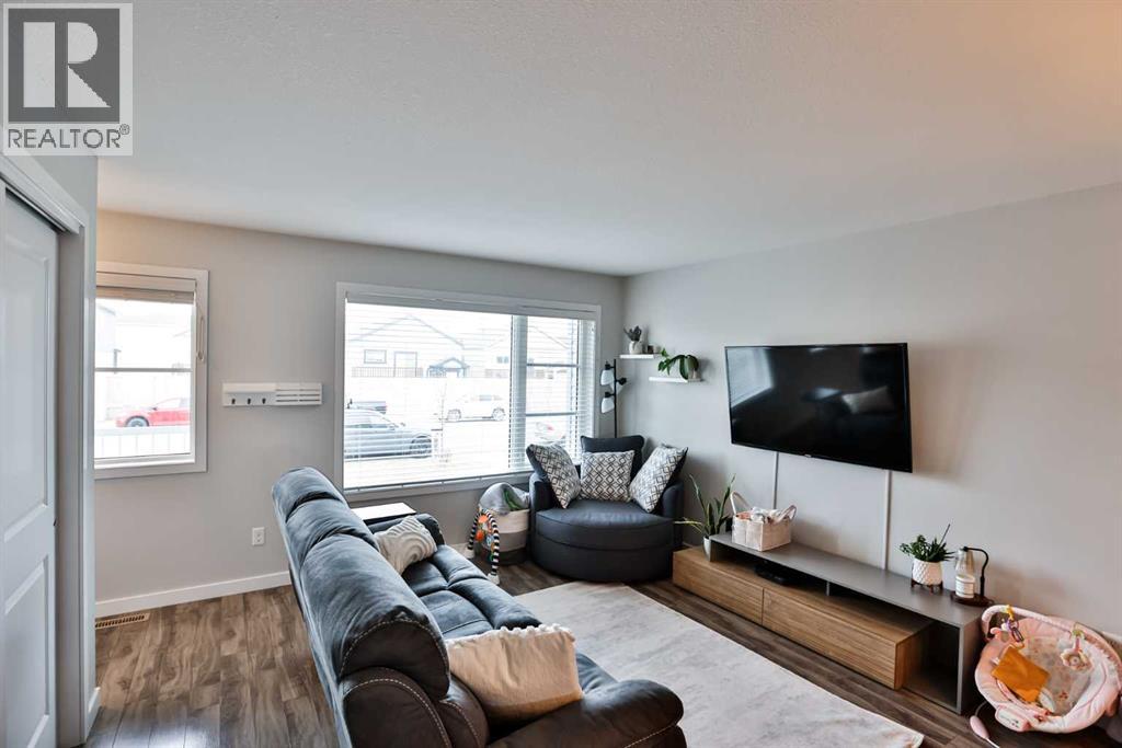 340 Coalbanks Boulevard W, Lethbridge, Alberta  T1J 4V4 - Photo 4 - A2294612