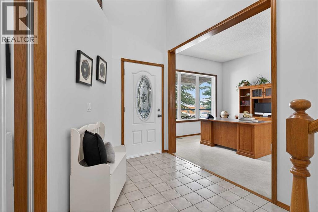 677 Hawkwood Boulevard NW, Calgary, Alberta  T3G 2V6 - Photo 4 - A2294392