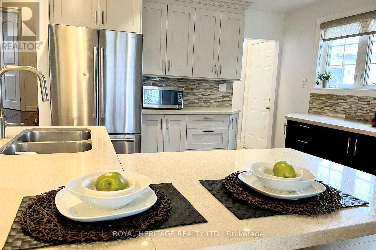 1398 Fordon Avenue, Pickering, Ontario  L1W 1J9 - Photo 4 - E12906878