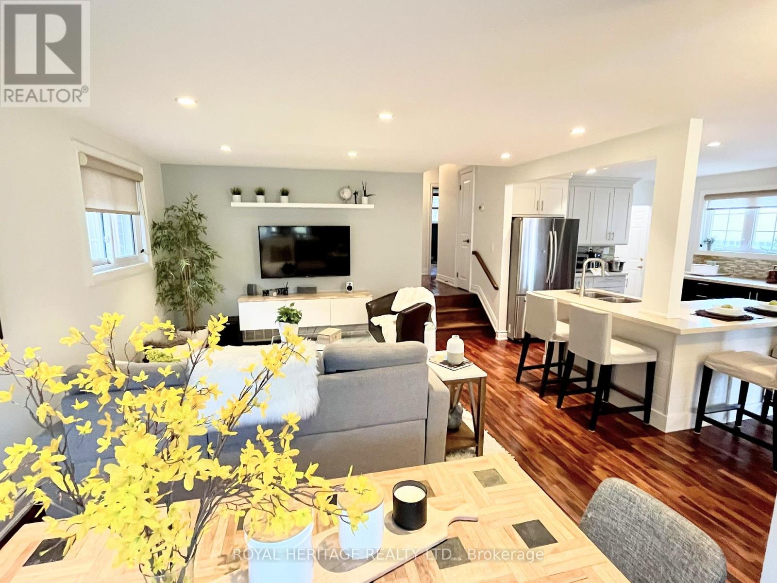 1398 Fordon Avenue, Pickering, Ontario  L1W 1J9 - Photo 7 - E12906878