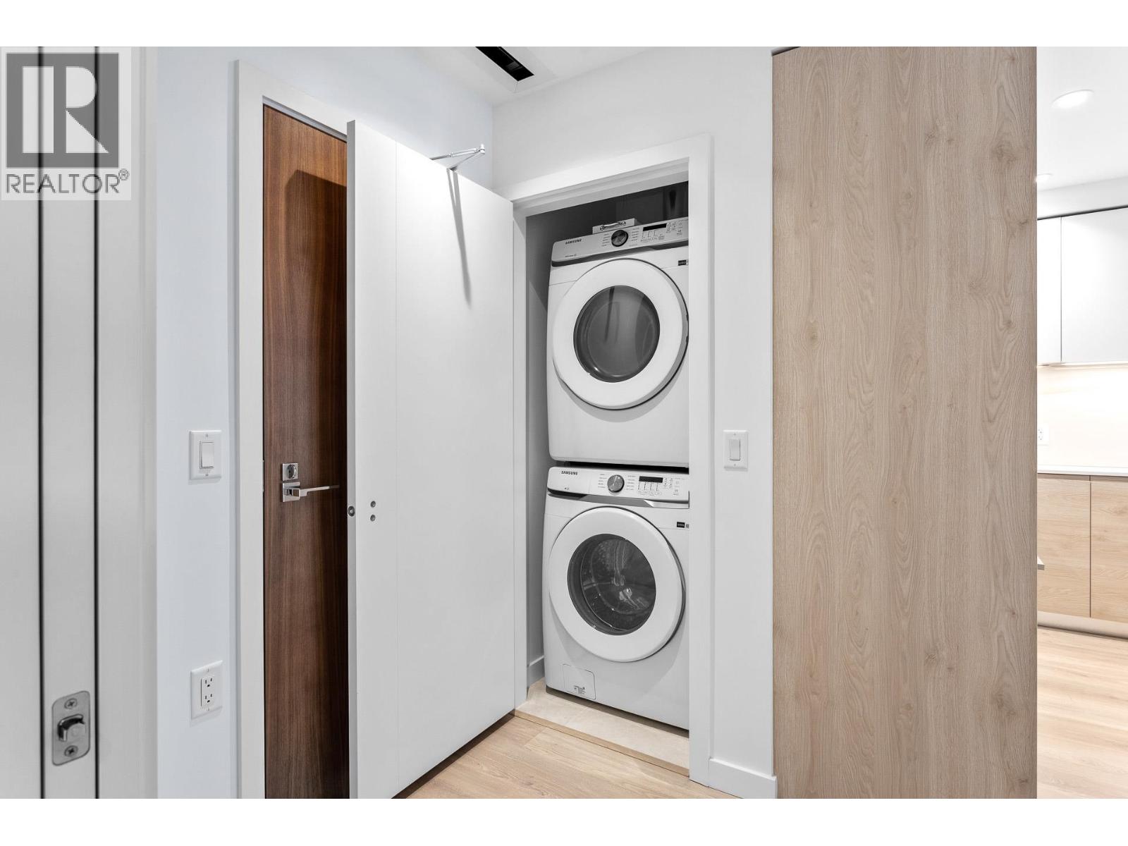 3205 680 Quayside Drive, New Westminster, British Columbia V3M 6Z6 - Photo 8 - R3102007