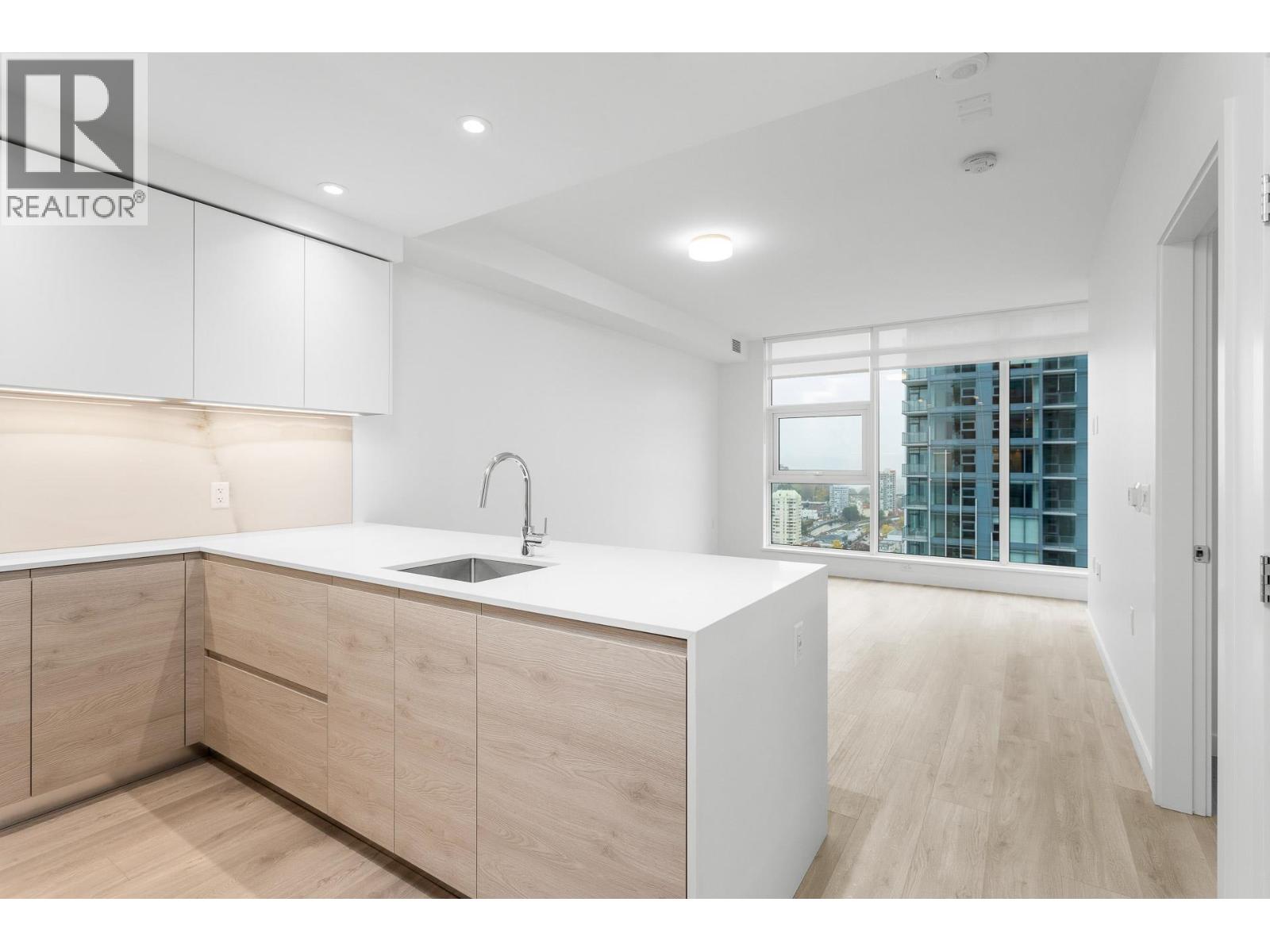 3205 680 Quayside Drive, New Westminster, British Columbia V3M 6Z6 - Photo 5 - R3102007