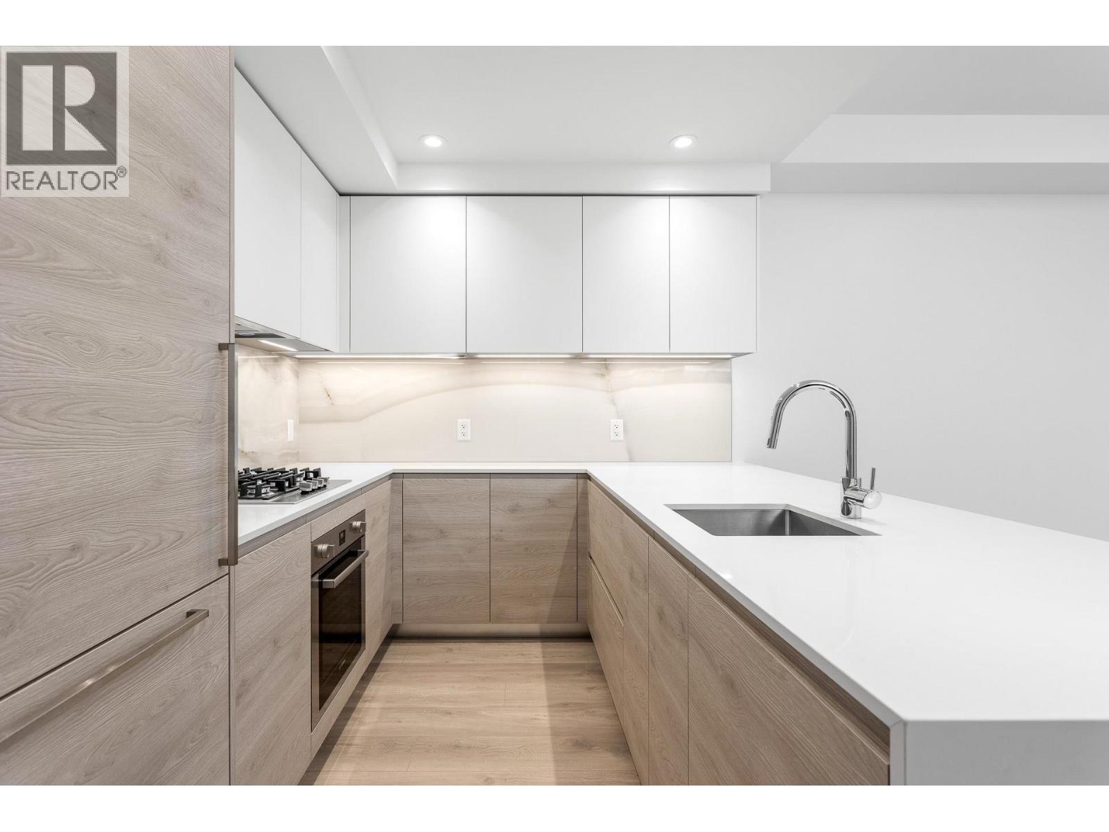 3205 680 Quayside Drive, New Westminster, British Columbia V3M 6Z6 - Photo 3 - R3102007