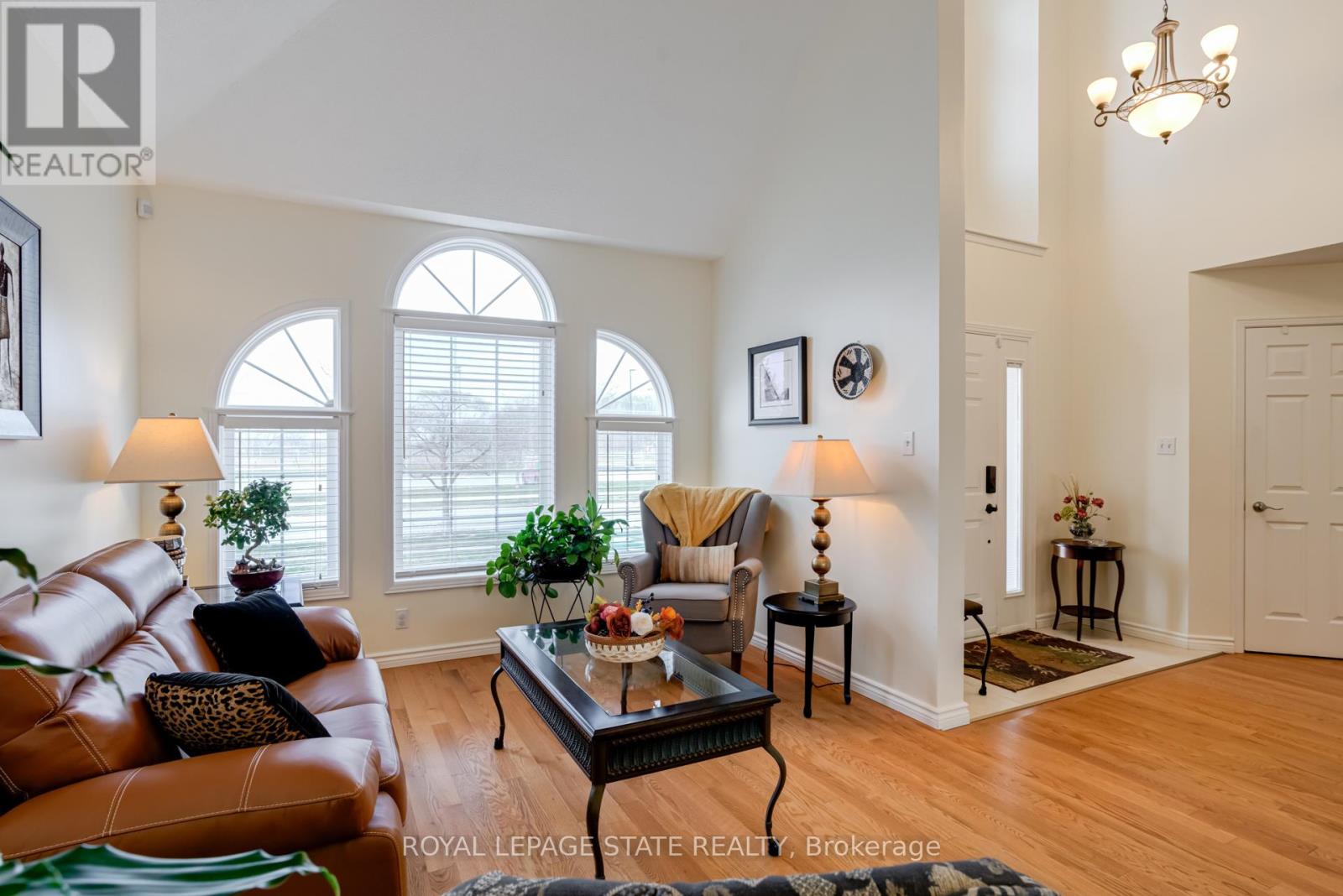 82 Vansickle Road, St. Catharines, Ontario  L2S 3Y6 - Photo 6 - X12906462