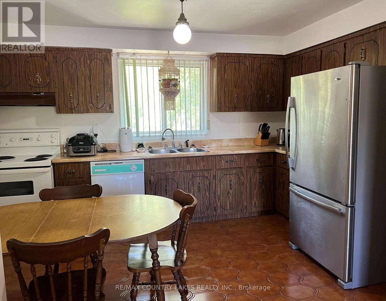 4 Macpherson Crescent, Kawartha Lakes, Ontario  K0M 2B0 - Photo 10 - X12906872