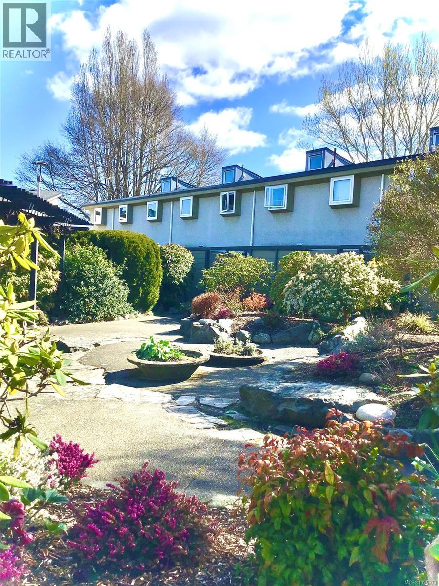 1541 North Dairy Rd, Victoria, British Columbia  V8T 3T9 - Photo 2 - 1025973