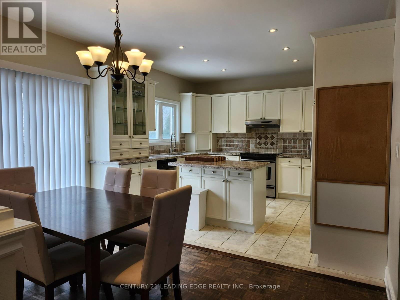 491 Summeridge Drive, Vaughan, Ontario  L4J 9H9 - Photo 3 - N12906914