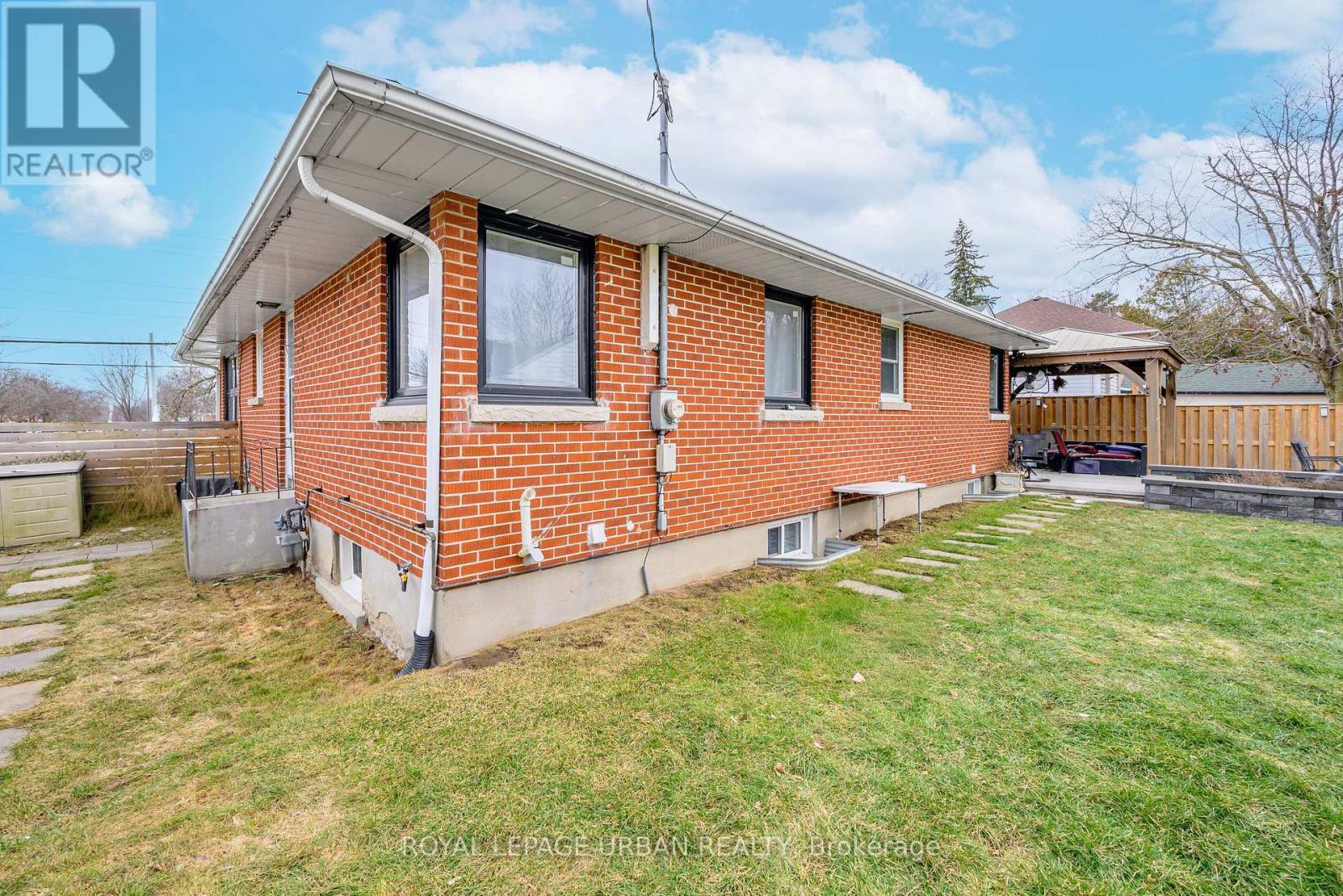 92 Rossland Road E, Oshawa, Ontario  L1G 2W3 - Photo 46 - E12895152