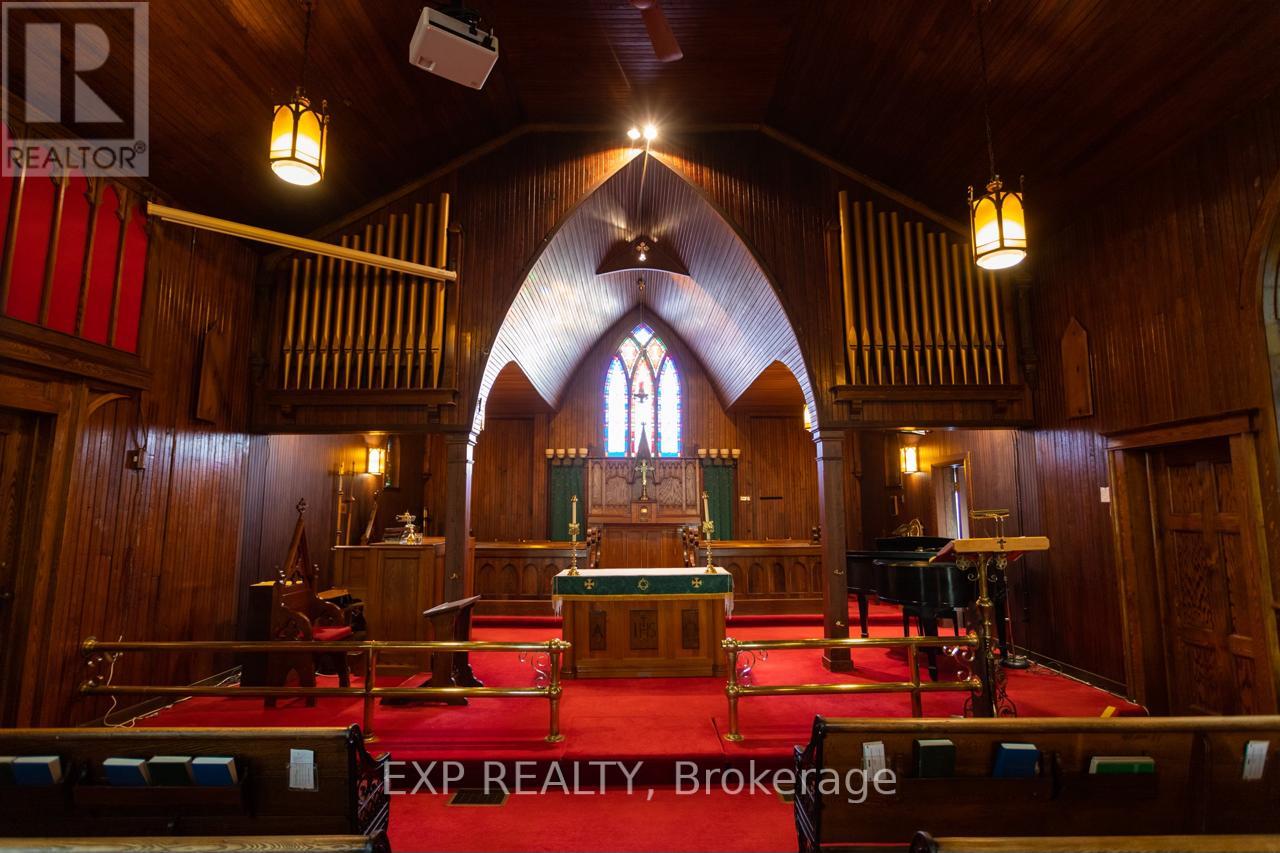 Upper/lower Hall/comm Kit - 19 St Albans Drive, Halton Hills, Ontario  L7J 1C6 - Photo 24 - W12906896