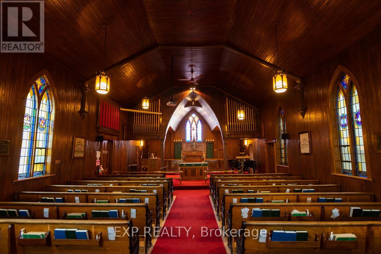 Upper/lower Hall/comm Kit - 19 St Albans Drive, Halton Hills, Ontario  L7J 1C6 - Photo 25 - W12906896