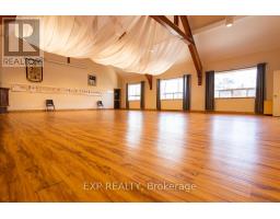 UPPER/LOWER HALL/COMM KIT - 19 ST ALBANS DRIVE, Halton Hills, Ontario